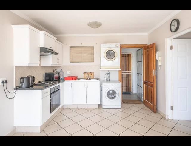 2 BEDROOM APARTMENT FOR SALE IN WEST HILL